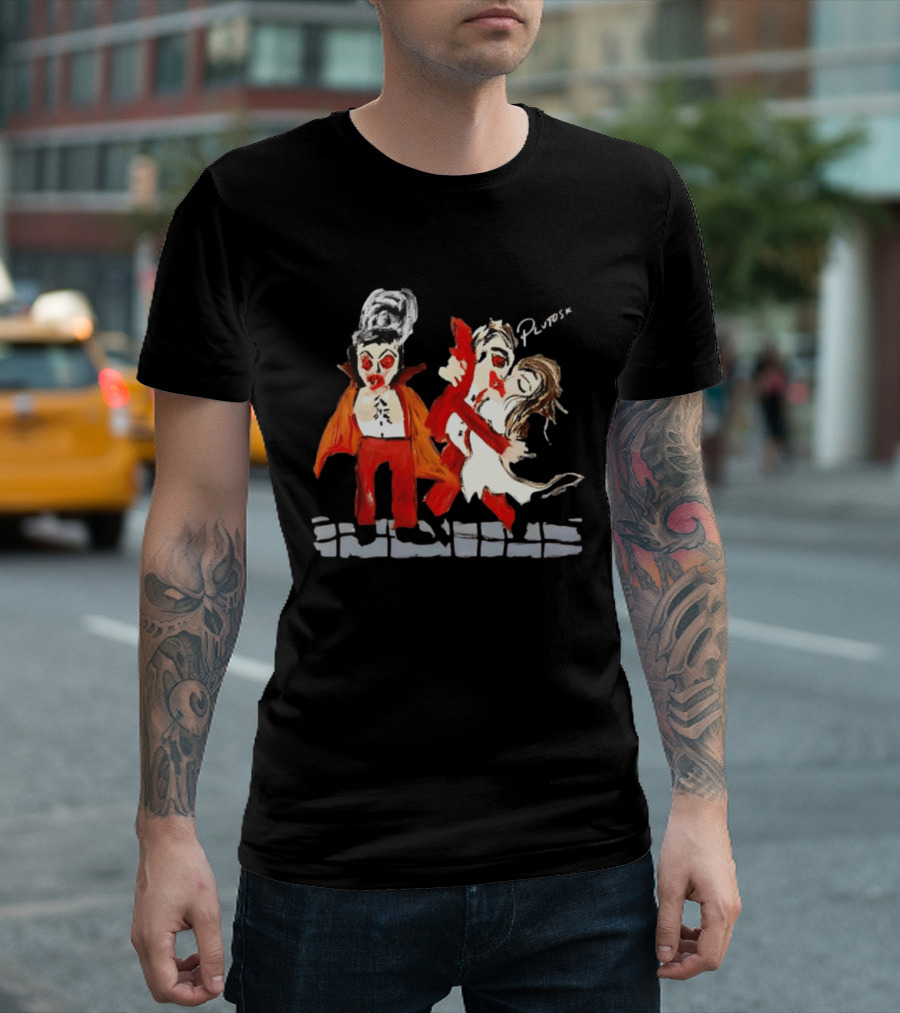 Dracula And Bride Kissing PlutoSki Halloween Vampire Couple Romantic Horror T-Shirt