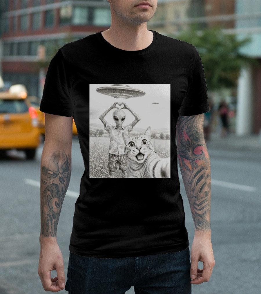 Alien And Cat Selfie UFO Extraterrestrial Meadow Scene T-Shirt