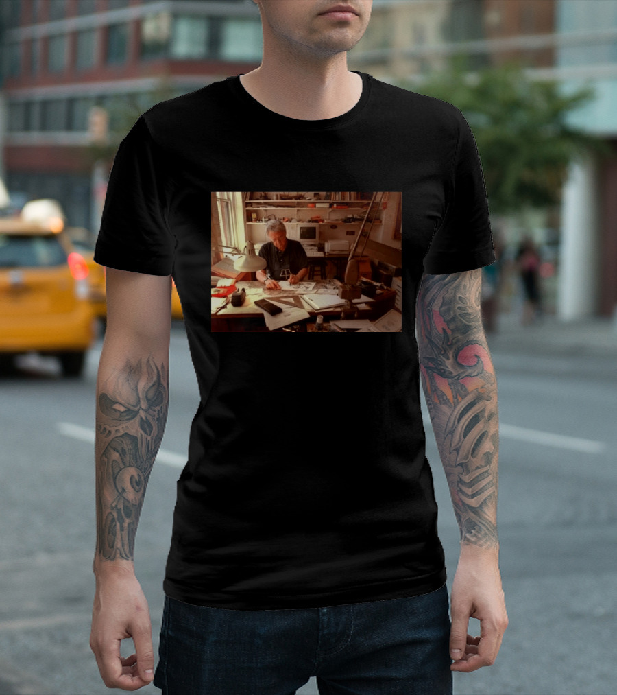 Pat Oliphant Cartoonist In Studio Drawing And Sketching T-Shirt