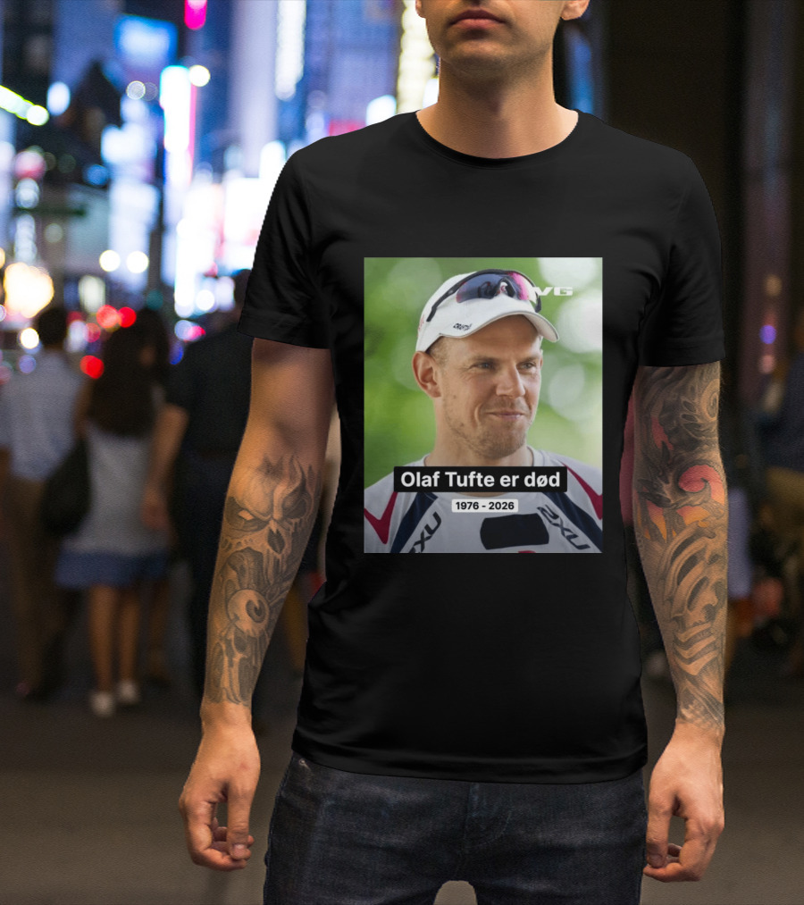 Olaf Tufte Er Død 1976 2026 VG 2XU T-Shirt