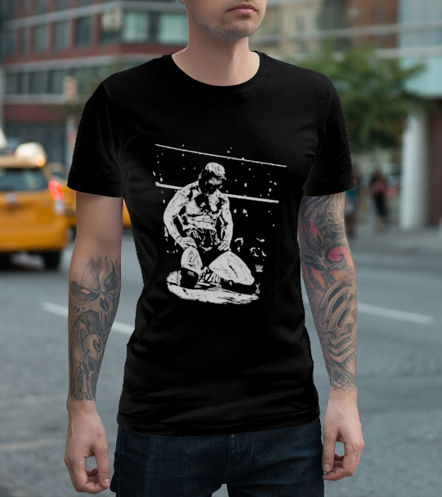 Rey Mysterio WWE Kneeling Pose Iconic Wrestler Image T-Shirt