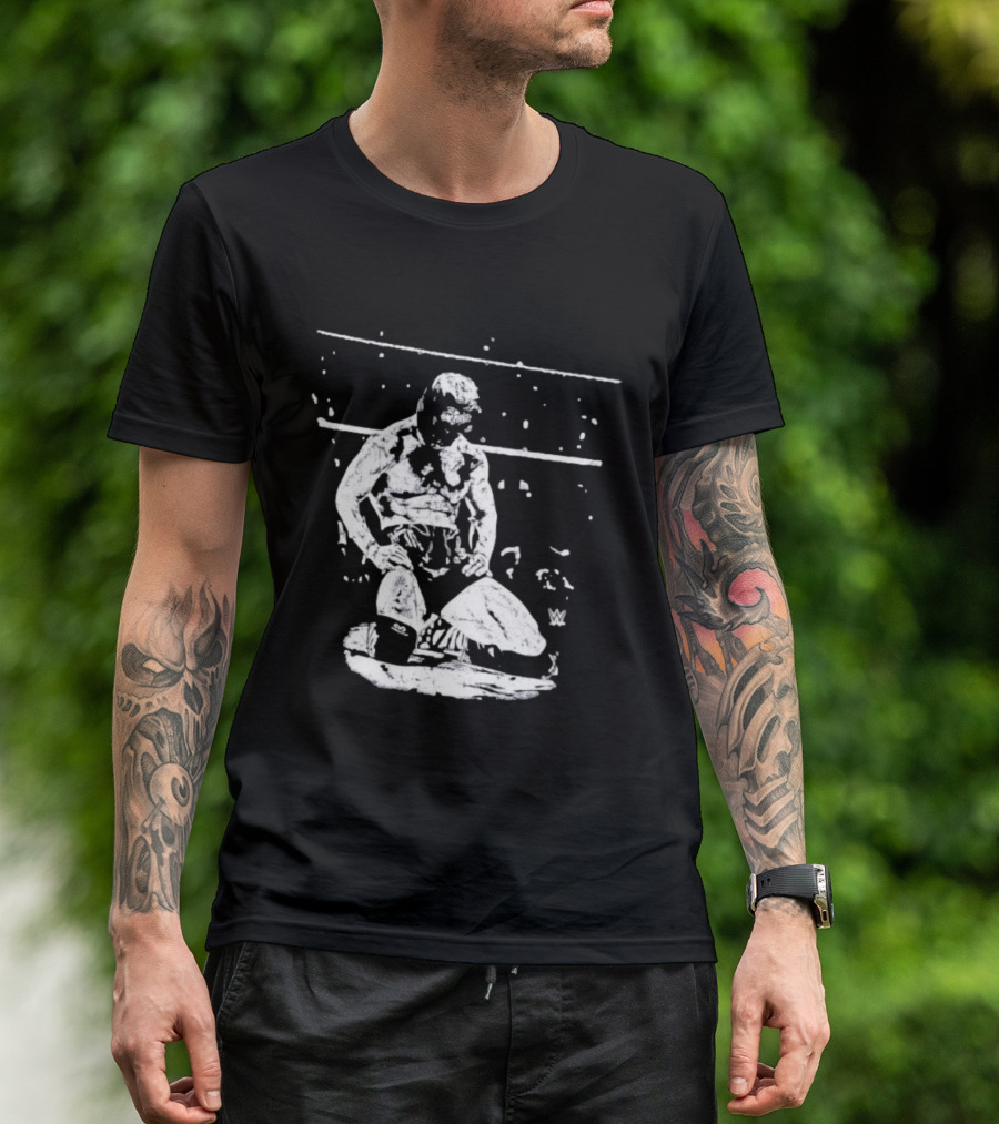 Rey Mysterio WWE Kneeling Pose Iconic Wrestler Image T-Shirt