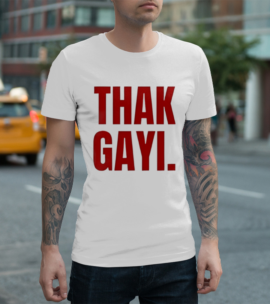 Thak Gayi Hindi Tired Exhausted Text Bold Red T-Shirt