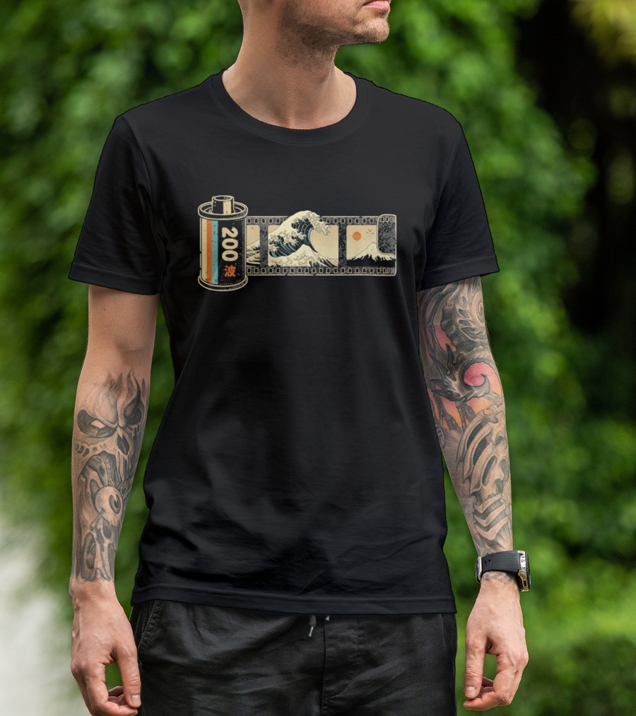 The Great Wave Off Kanagawa Film Roll 200 Vintage Japanese T-Shirt