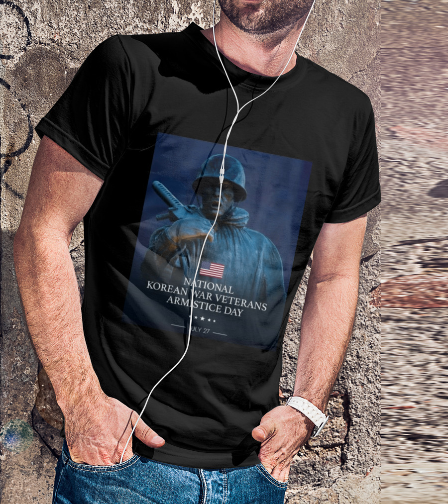 National Korean War Veterans Armistice Day July 27 Soldier Statue Display With American Flag T-Shirt