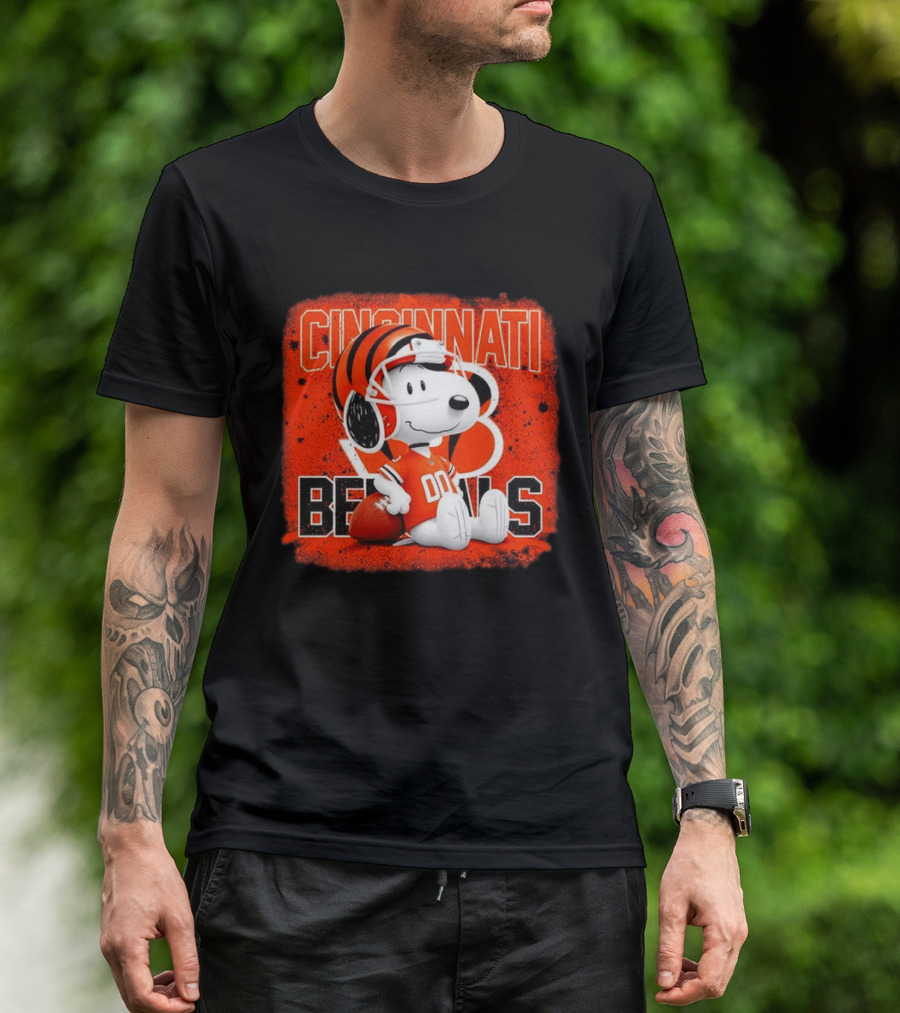 Cincinnati Bengals Snoopy 00 Football Helmet T-Shirt
