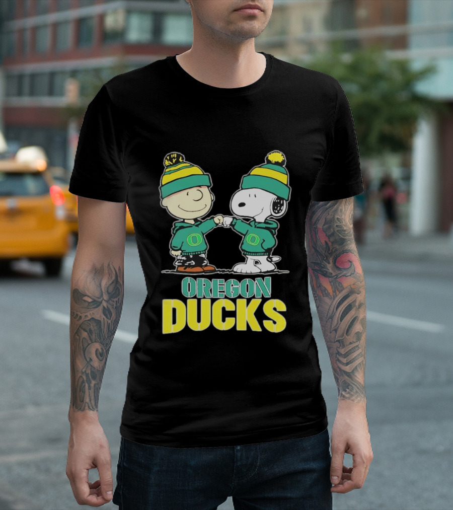 Charlie Brown Snoopy Fist Bump Oregon Ducks Fan Gear T-Shirt