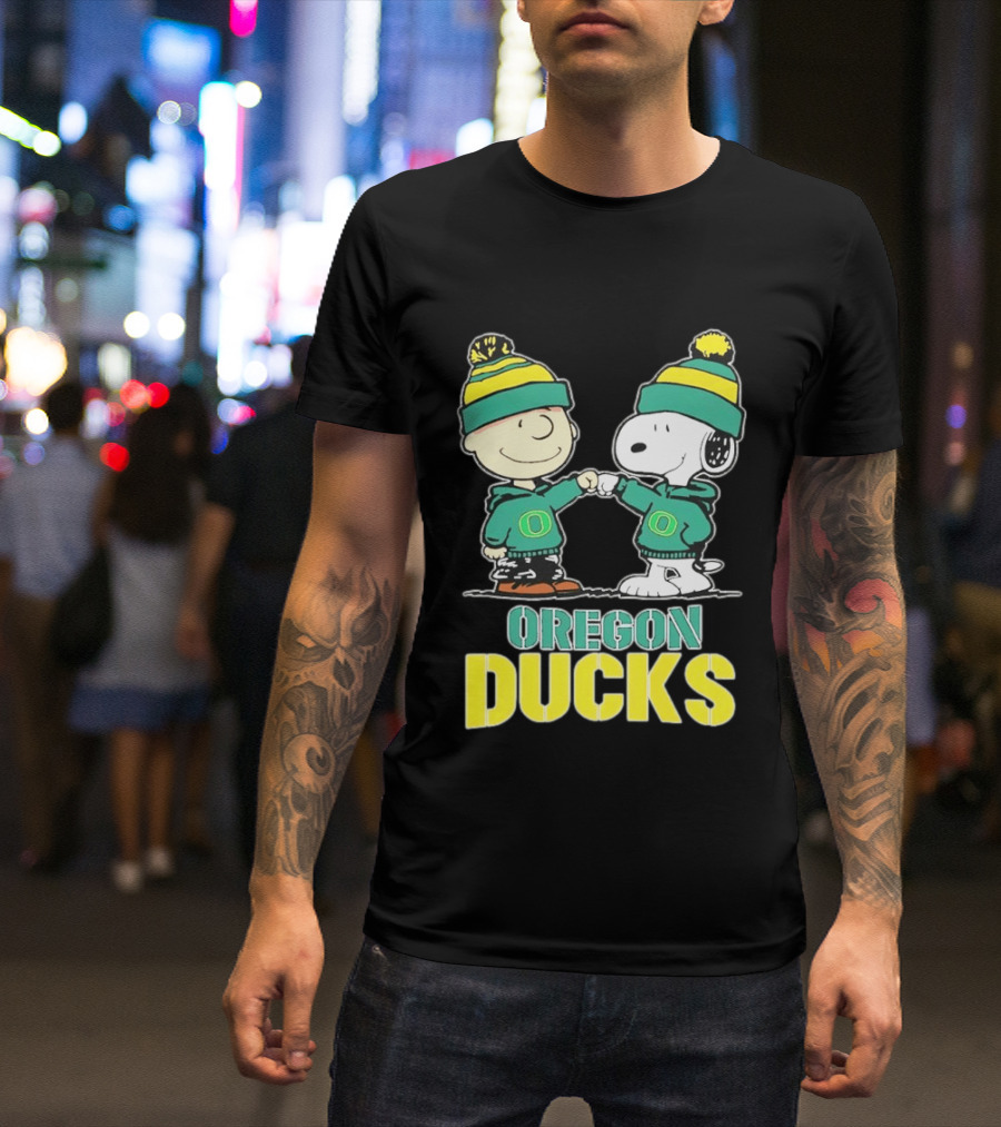 Charlie Brown Snoopy Fist Bump Oregon Ducks Fan Gear T-Shirt