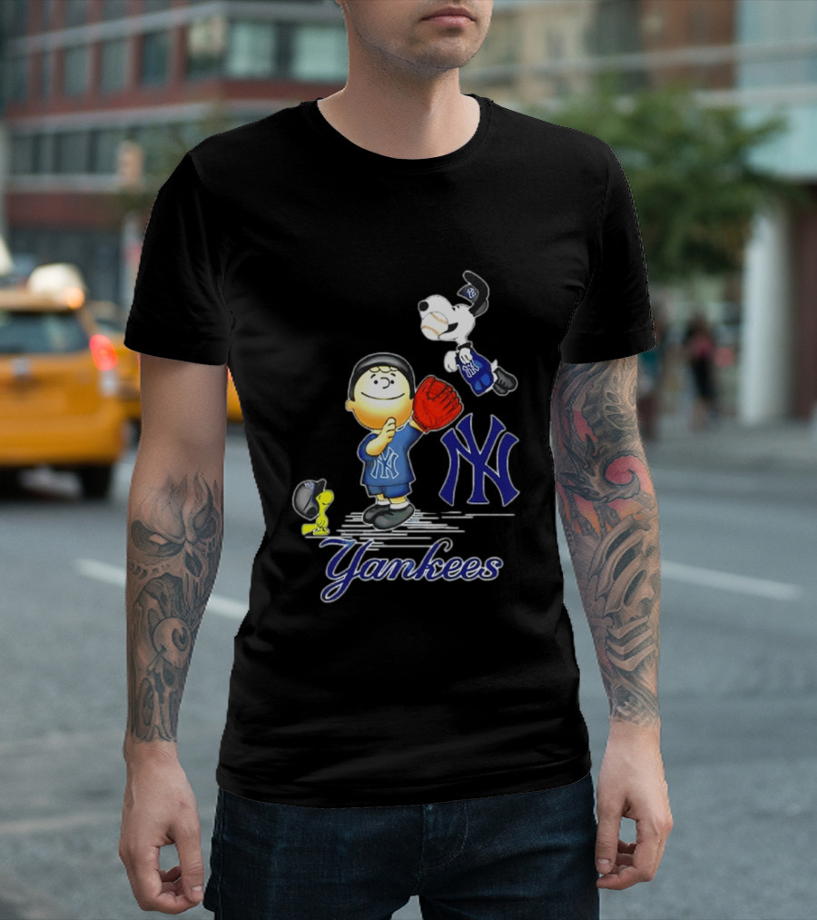 Snoopy Woodstock New York Yankees Peanuts Characters Baseball Fan T-Shirt