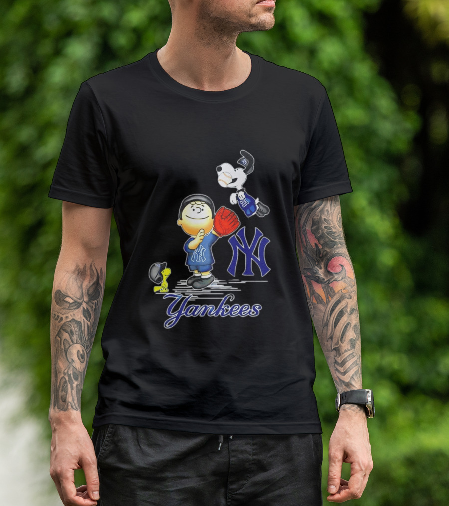 Snoopy Woodstock New York Yankees Peanuts Characters Baseball Fan T-Shirt