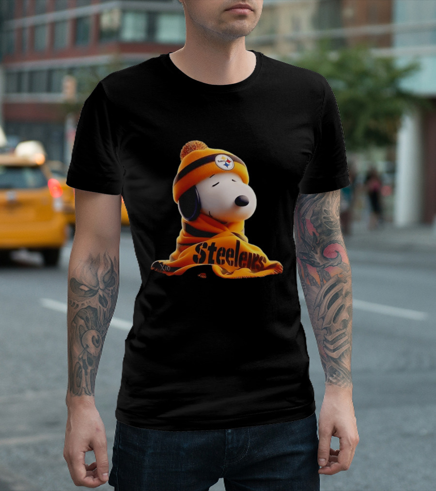 Snoopy Steelers Winter Hat And Scarf T-Shirt