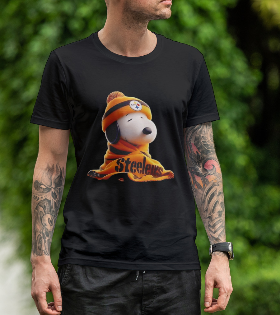 Snoopy Steelers Winter Hat And Scarf T-Shirt