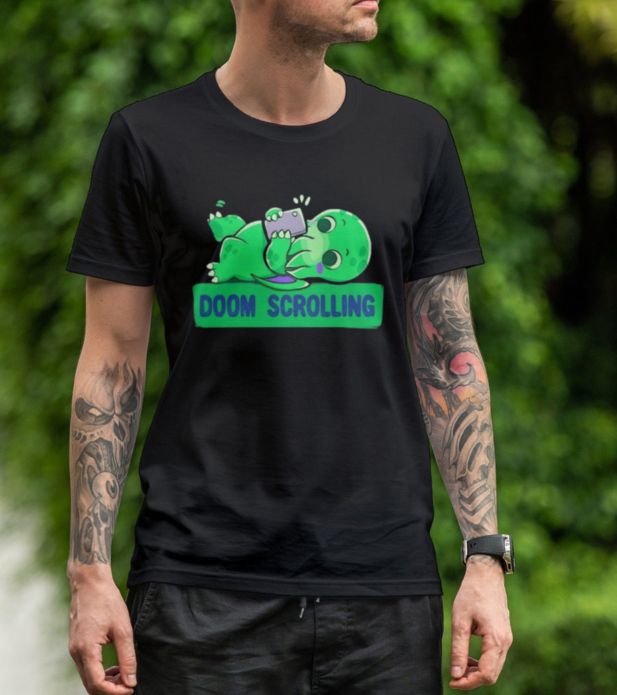 Doom Scrolling Cthulhu Lovecraft Monster With Smartphone T-Shirt