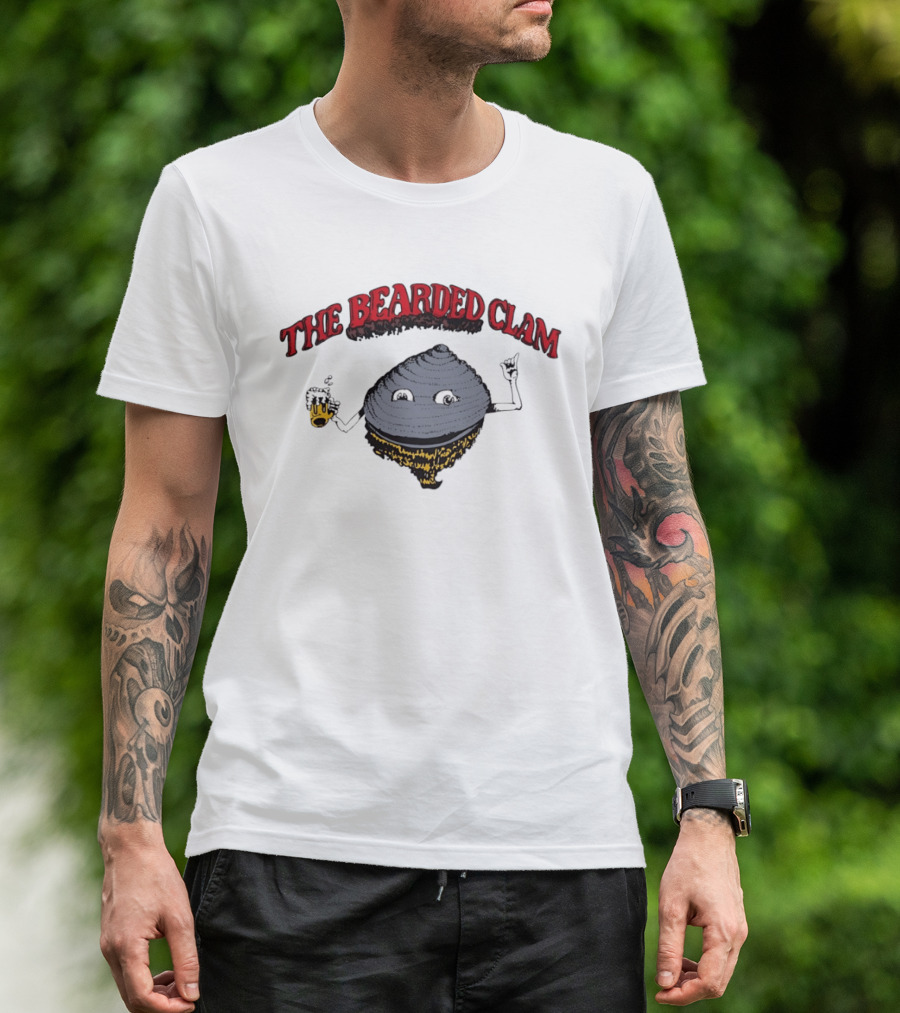 The Bearded Clam Cartoon Drinking Beer T-Shirt