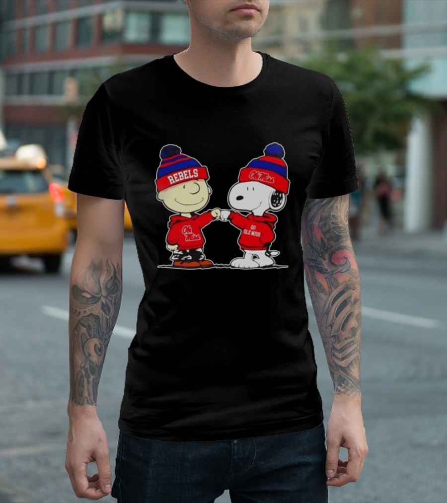 Ole Miss Rebels Snoopy Charlie Brown Fist Bump Go Ole Miss T-Shirt