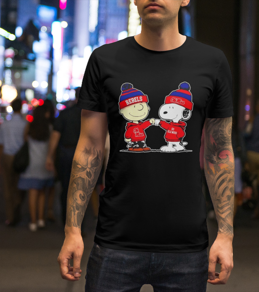 Ole Miss Rebels Snoopy Charlie Brown Fist Bump Go Ole Miss T-Shirt