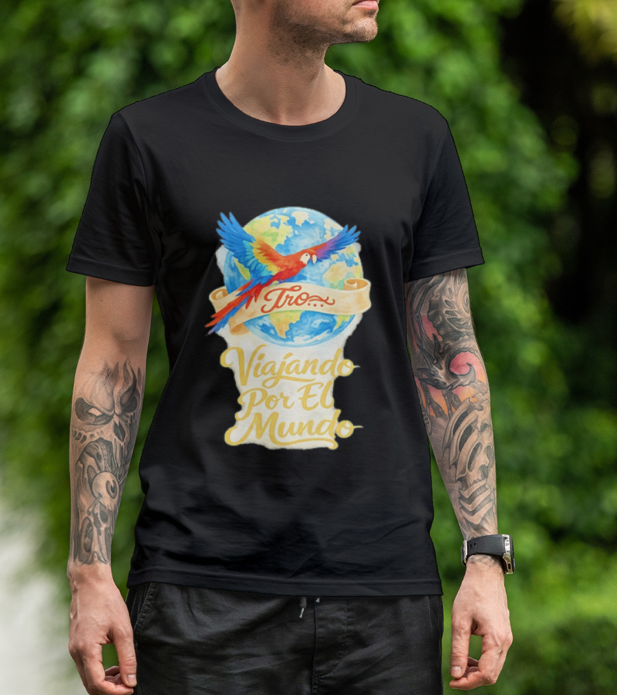 Tro Macaw Flying Across Globe Viaje Por El Mundo T-Shirt