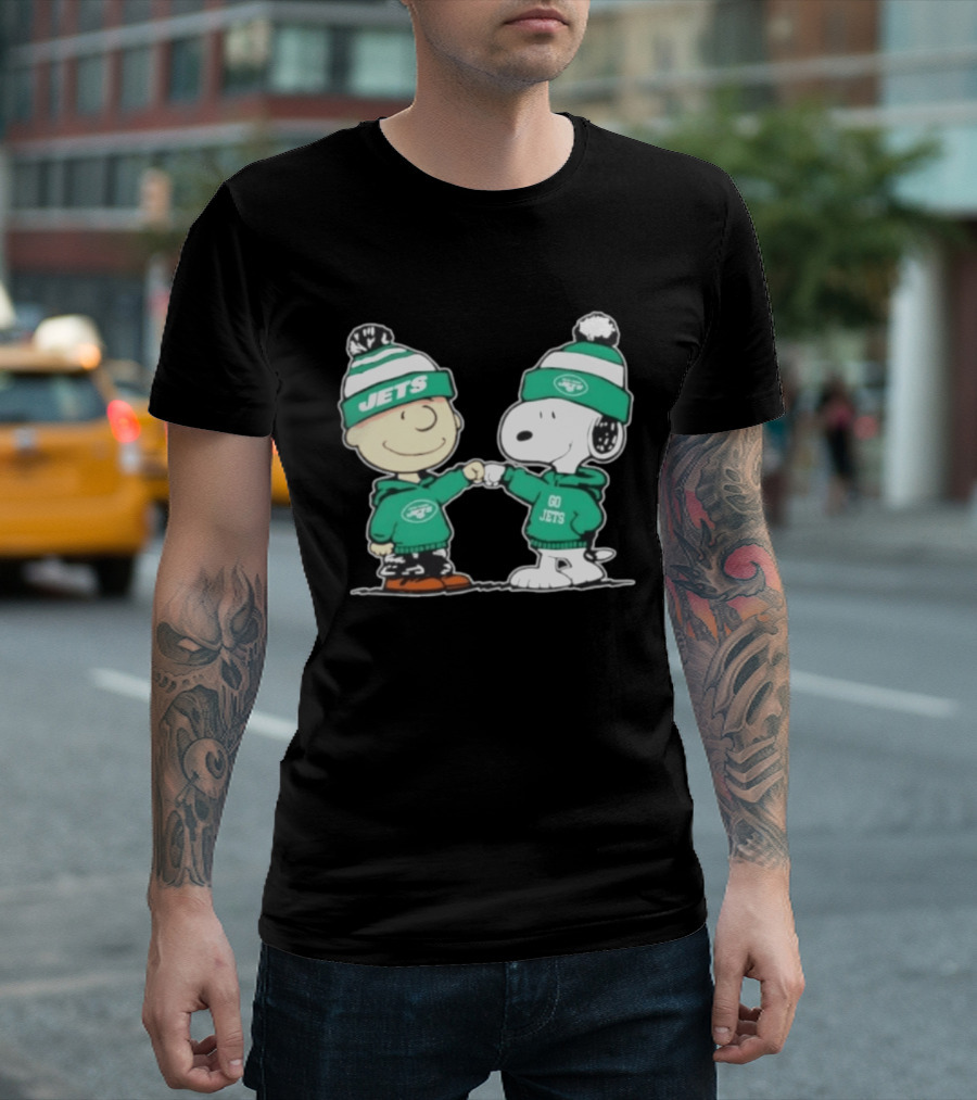 Original Peanuts Charlie Brown Snoopy New York Jets Fist Bump Go Jets Football T-Shirt