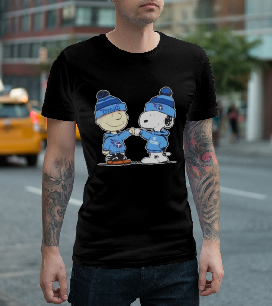 Peanuts Charlie Brown Snoopy Fist Bump Tennessee Titans Football Go Titans T-Shirt
