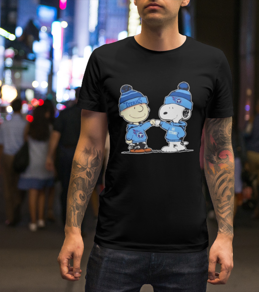 Peanuts Charlie Brown Snoopy Fist Bump Tennessee Titans Football Go Titans T-Shirt