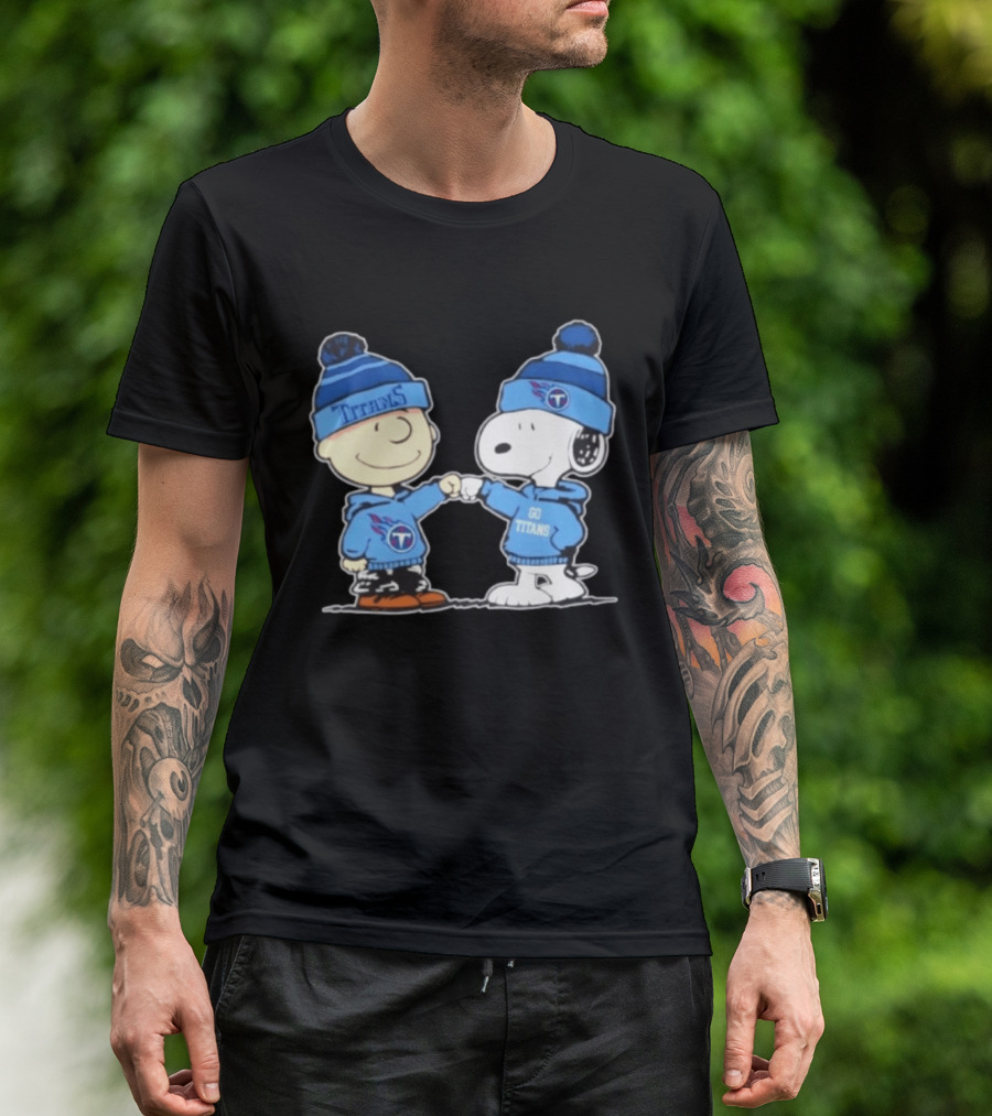 Peanuts Charlie Brown Snoopy Fist Bump Tennessee Titans Football Go Titans T-Shirt