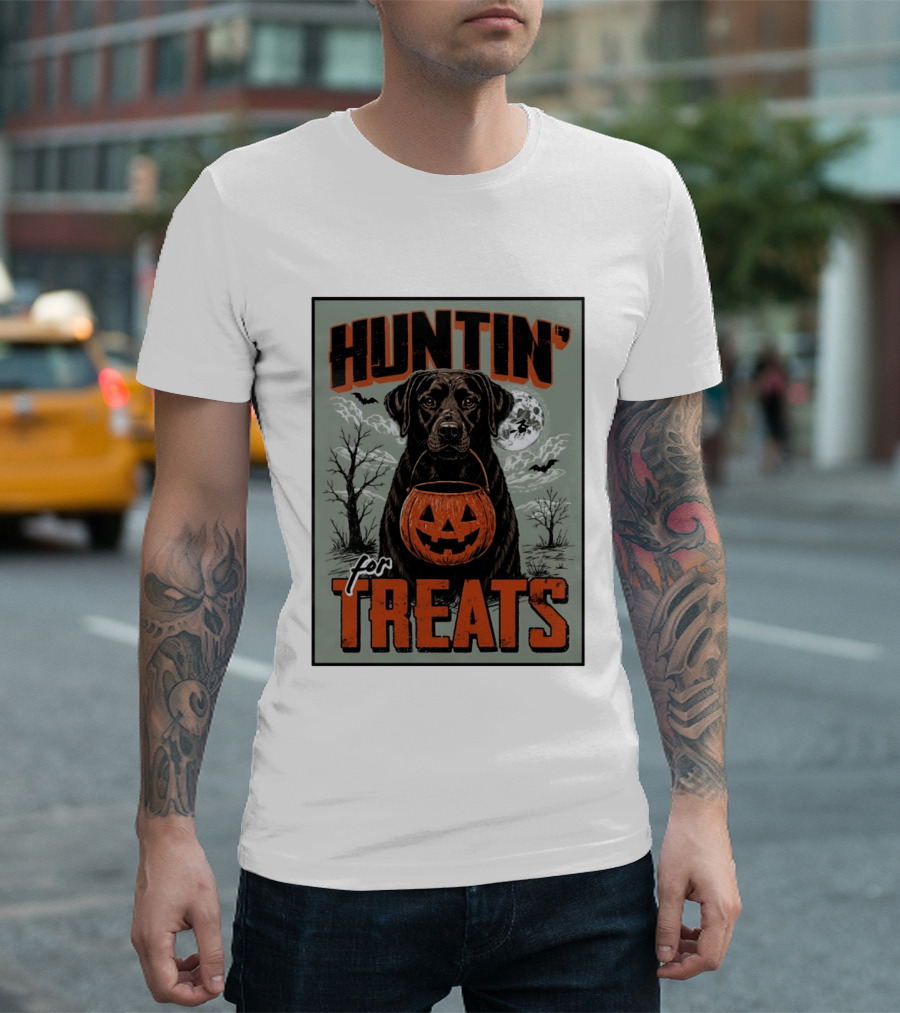 Black Labrador Huntin' For Treats Halloween Dog Moon And Jack O' Lantern T-Shirt