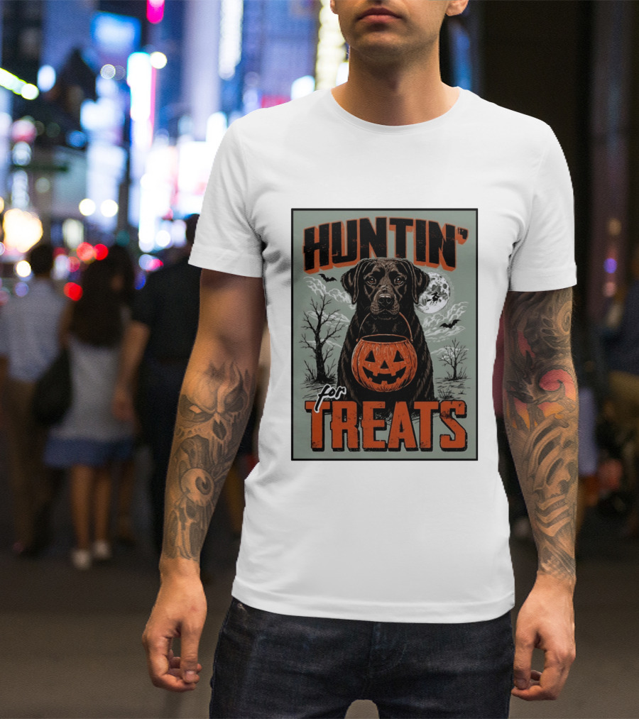 Black Labrador Huntin' For Treats Halloween Dog Moon And Jack O' Lantern T-Shirt