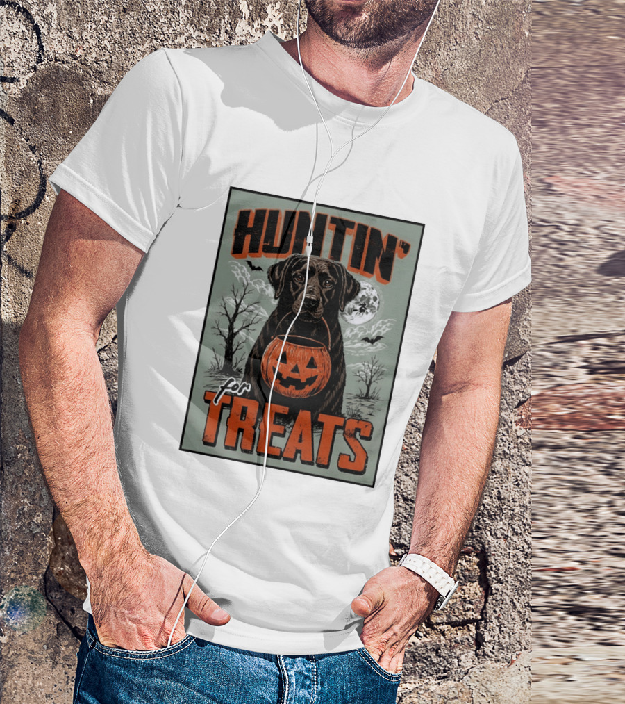 Black Labrador Huntin' For Treats Halloween Dog Moon And Jack O' Lantern T-Shirt