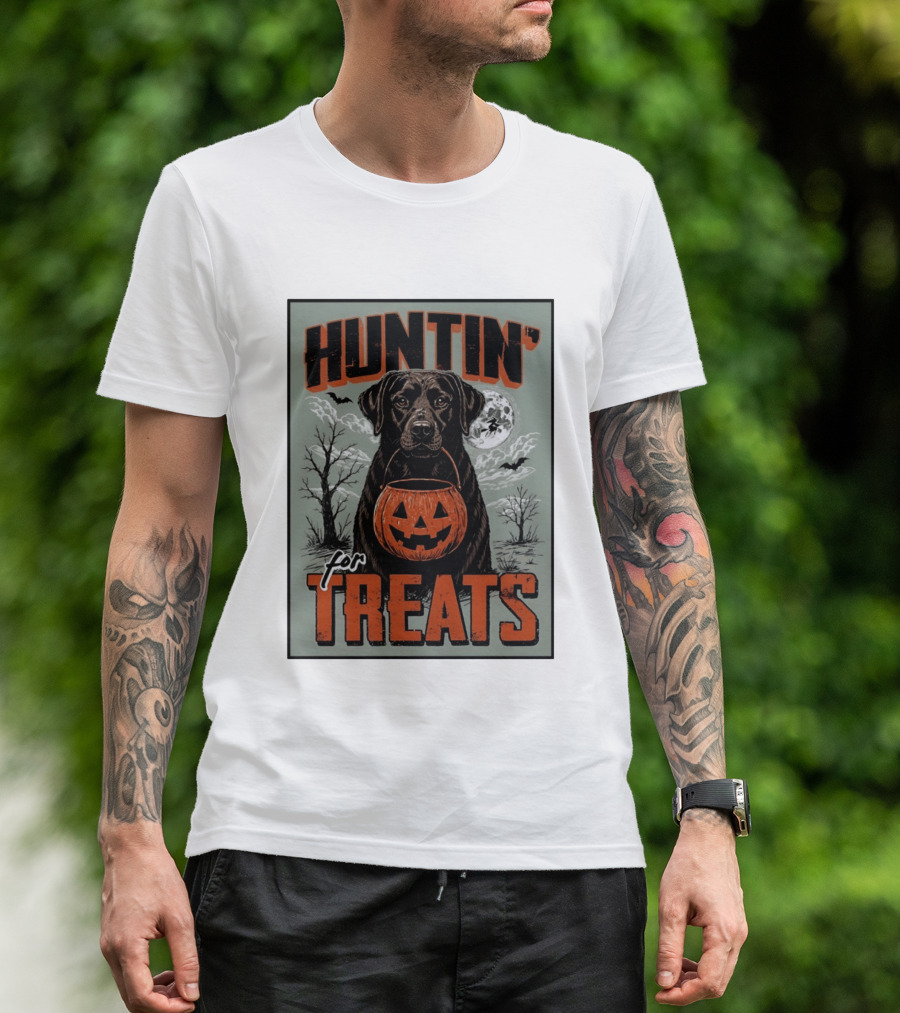 Black Labrador Huntin' For Treats Halloween Dog Moon And Jack O' Lantern T-Shirt