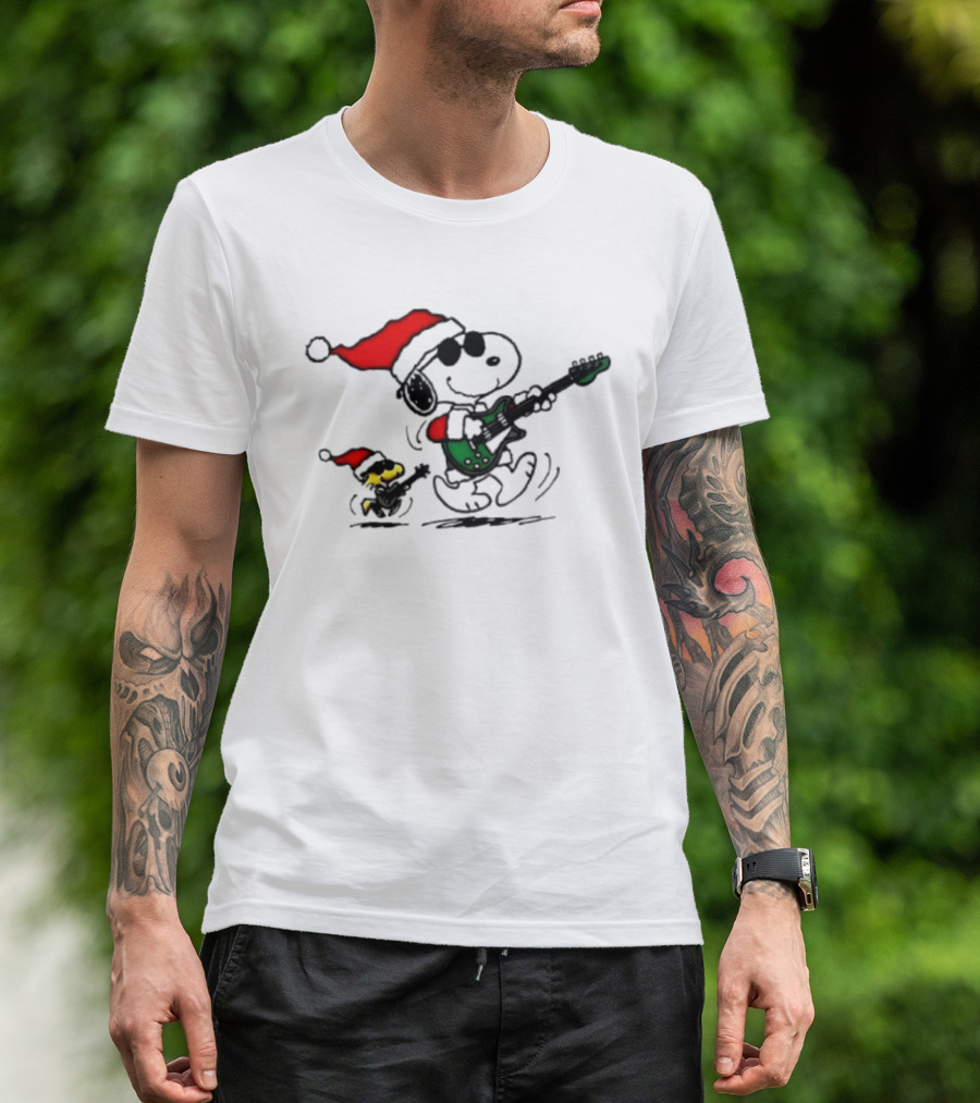 Snoopy Christmas Rocking Guitar Santa Hat Woodstock Peanuts T-Shirt