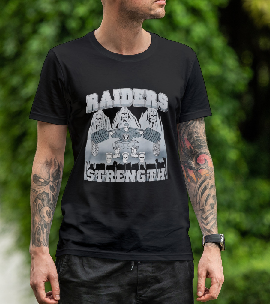 Raiders Strength Skull Weightlifter Grunge Style Powerlifting Motif T-Shirt