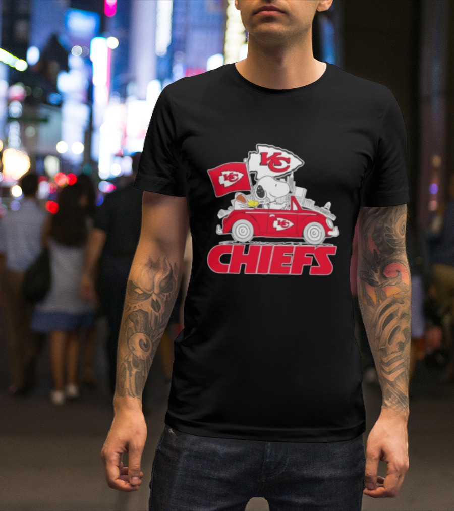 Snoopy Driving Kansas City Chiefs Car With Skyline And Flag T-Shirt