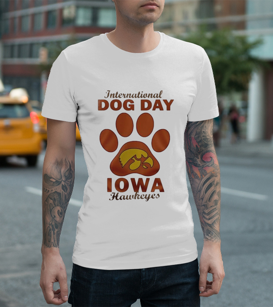 International Dog Day Iowa Hawkeyes Paw Print T-Shirt