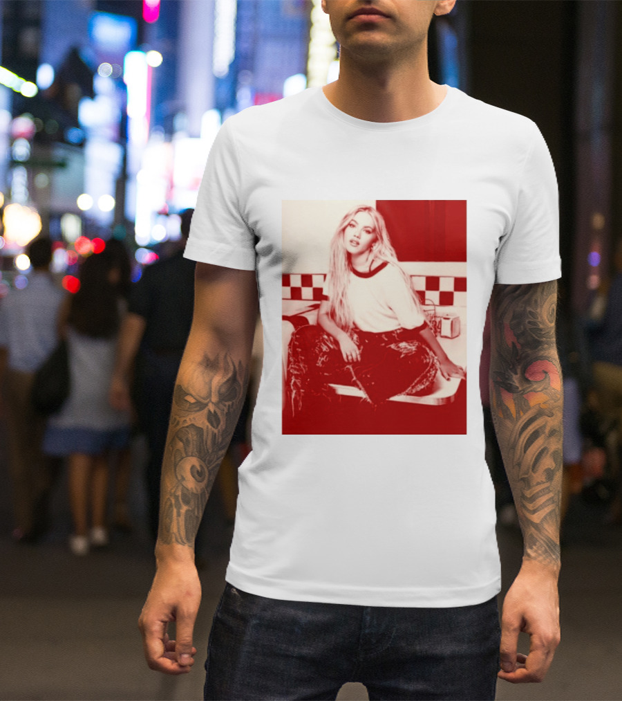 Freya Skye Store Bad Taste Photo Retro Vibe Outfit With Distressed Jeans And Casual Raglan Top In Diner Setting T-Shirt