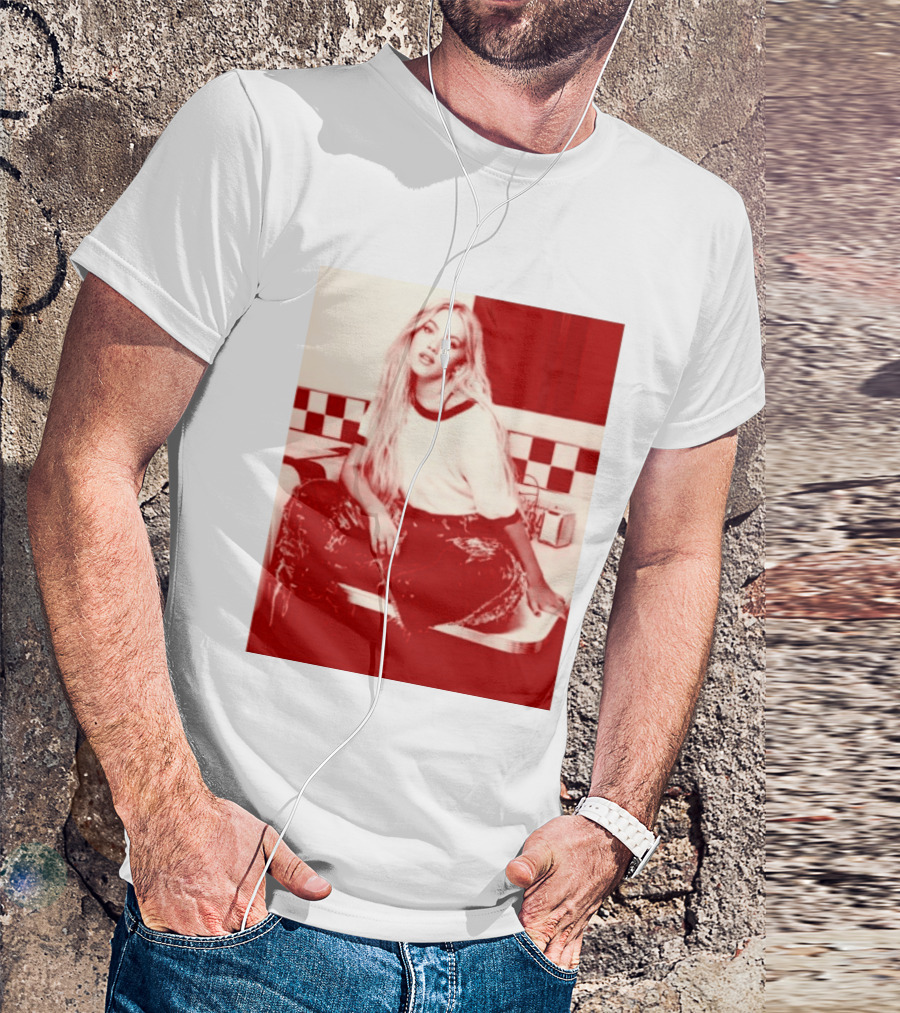 Freya Skye Store Bad Taste Photo Retro Vibe Outfit With Distressed Jeans And Casual Raglan Top In Diner Setting T-Shirt