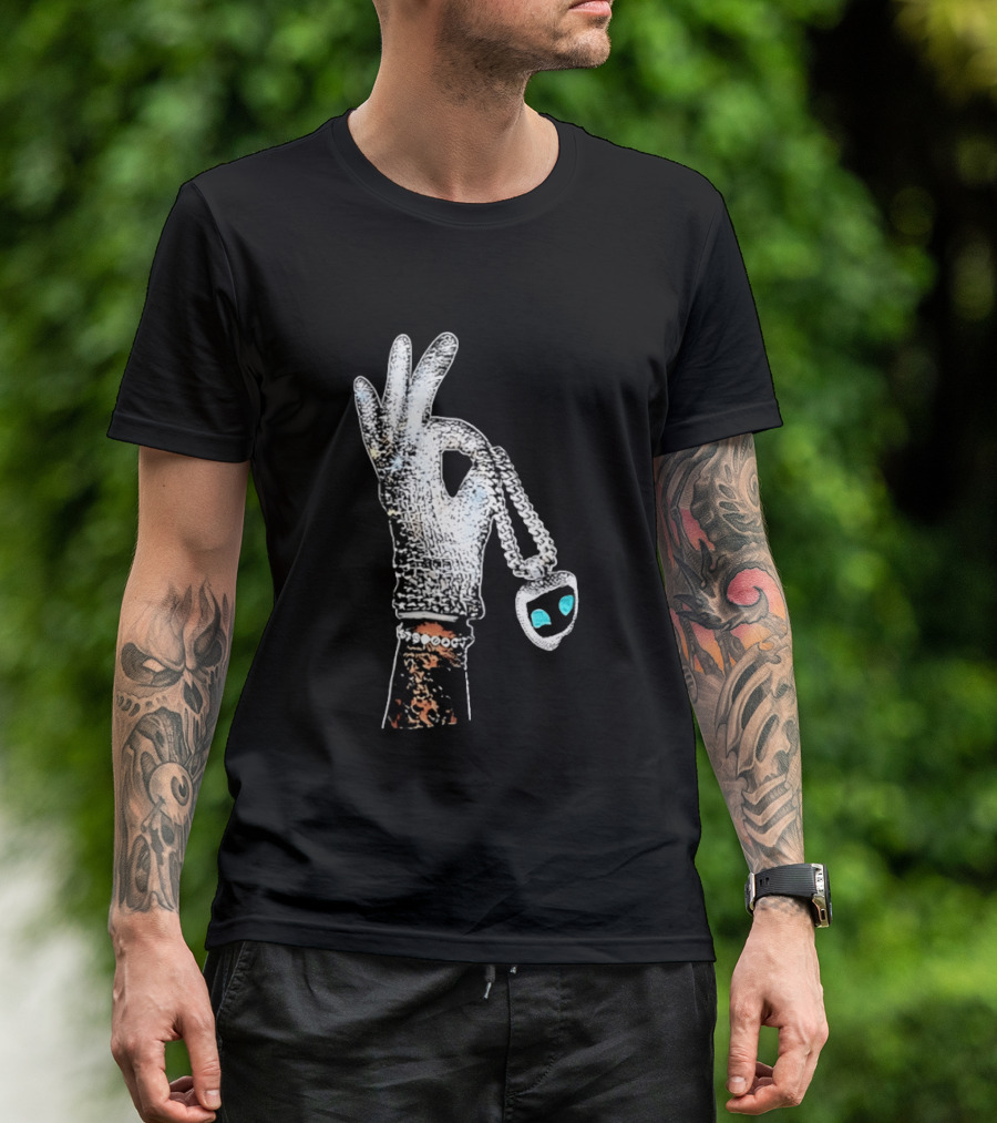King Of Pop Sequin Glove Holding Alien Pendant T-Shirt