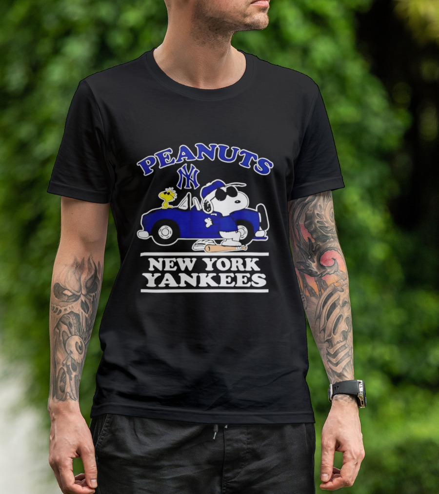 Peanuts Snoopy Woodstock New York Yankees Car Baseball Bat T-Shirt