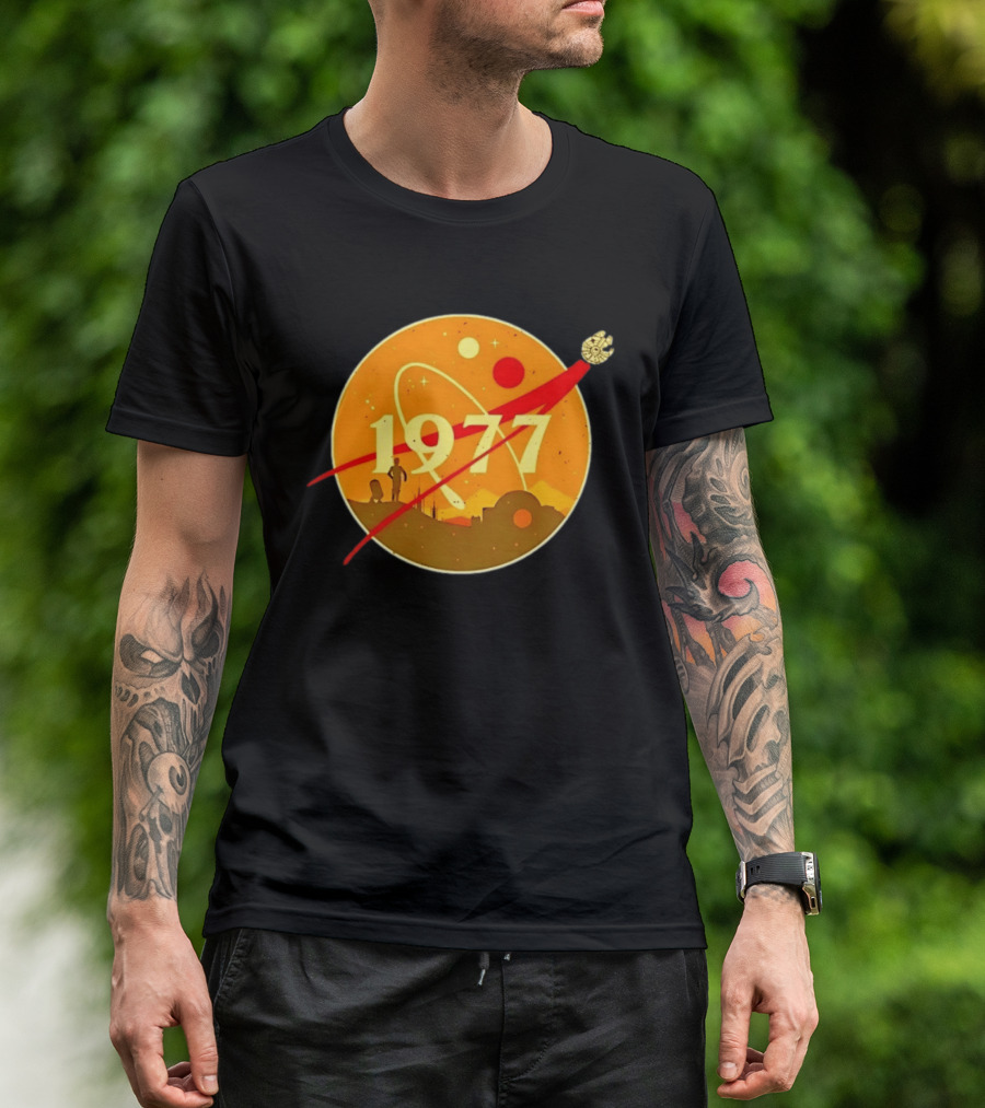 Star Wars 1977 Millennium Falcon Space Desert Silhouette Planetary Orbit T-Shirt
