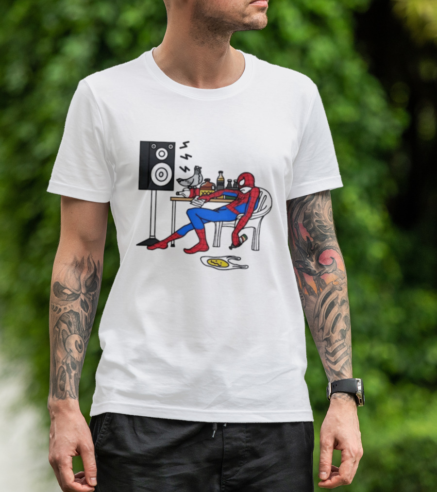 Spider Man Te Quiero Romo Drinking Marvel Speaker Table Scene T-Shirt