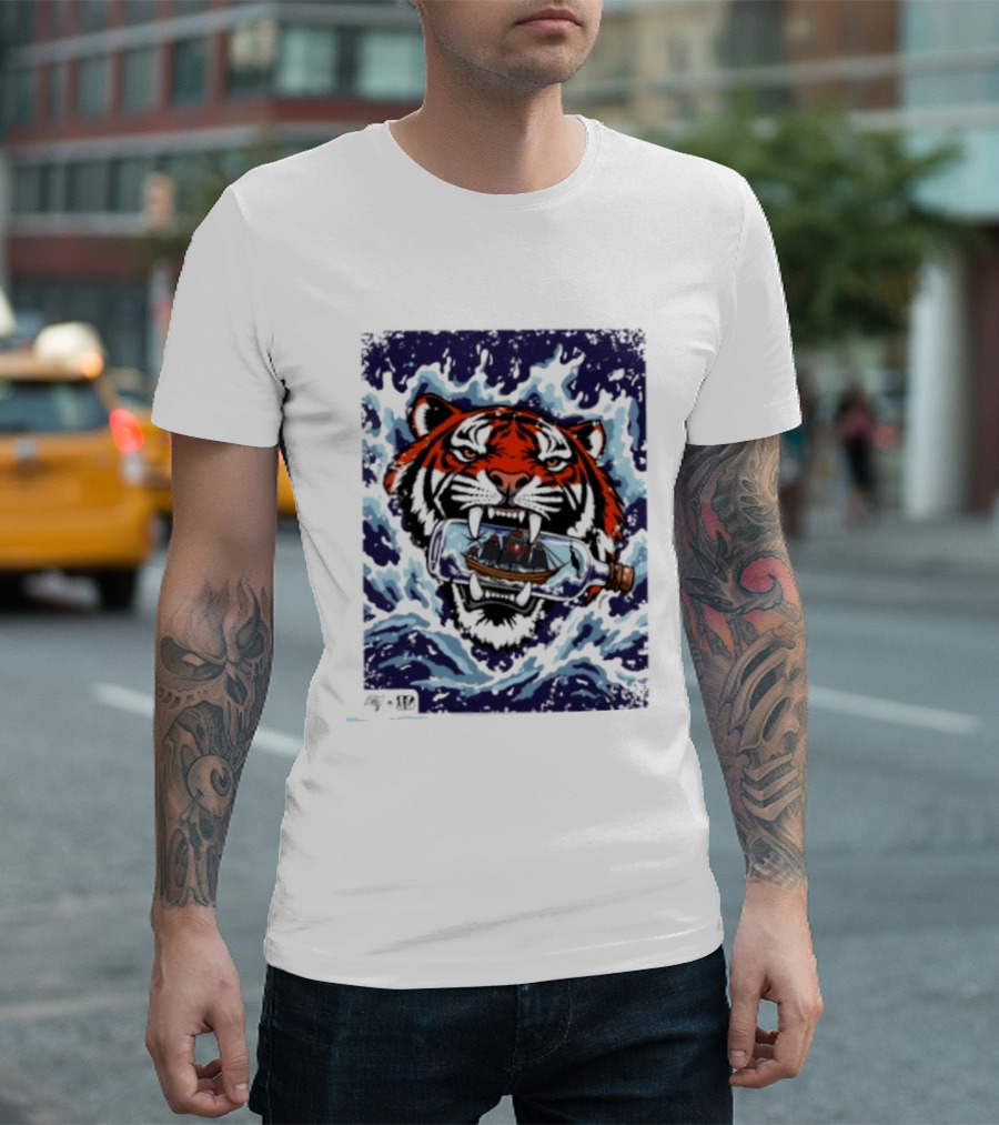 Cincinnati Bengals Vs Tampa Bay Buccaneers Tiger Ship Ocean Clash T-Shirt