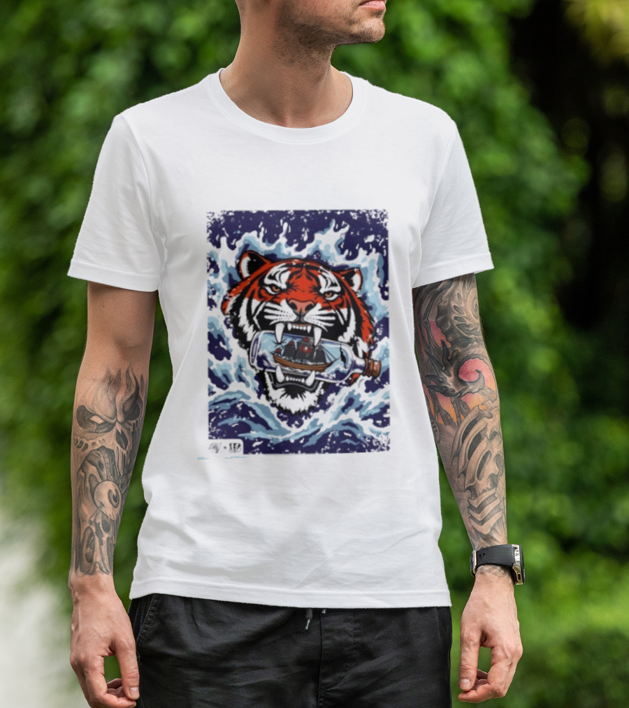 Cincinnati Bengals Vs Tampa Bay Buccaneers Tiger Ship Ocean Clash T-Shirt