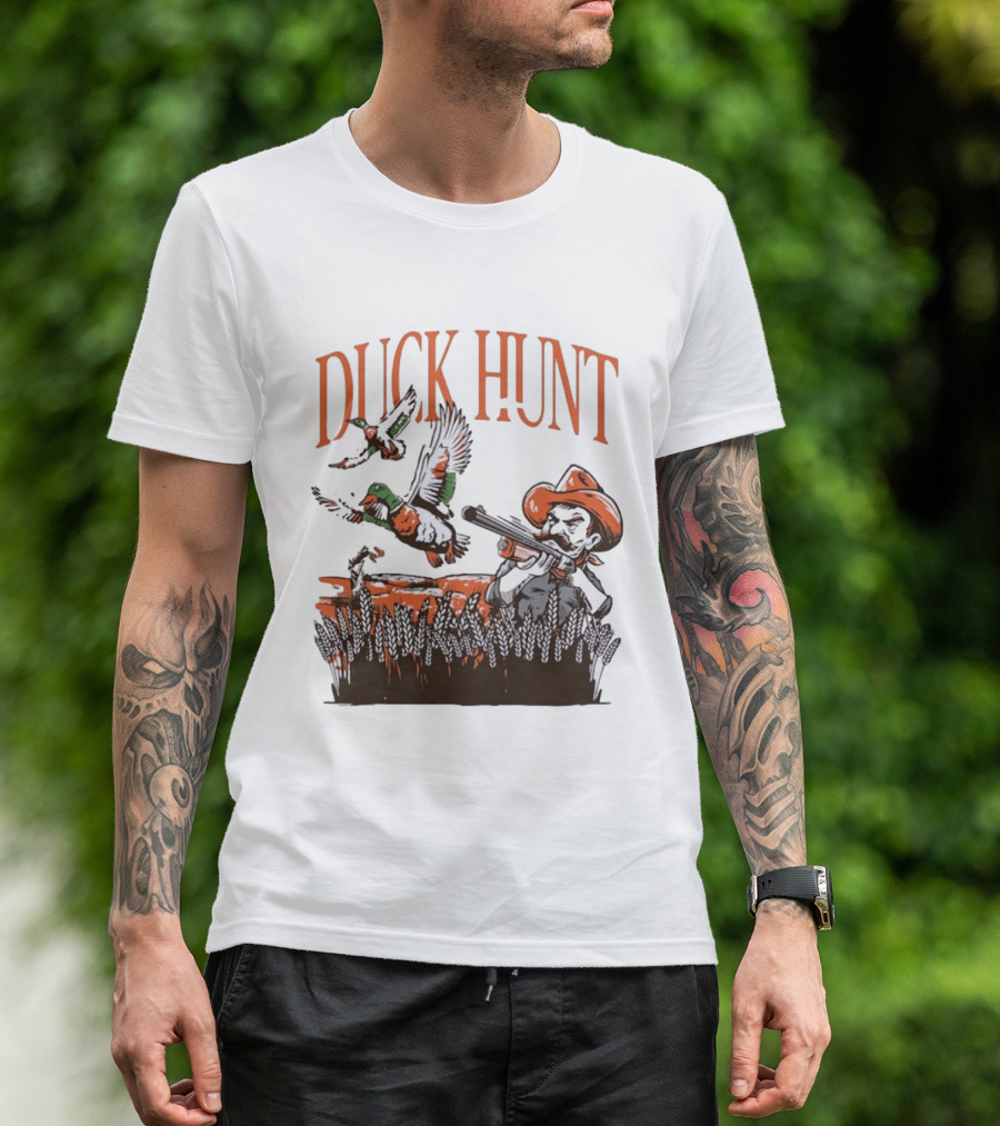 Duck Hunt Hunter Wildlife Outdoors Vintage Cowboy Shooting Scene T-Shirt