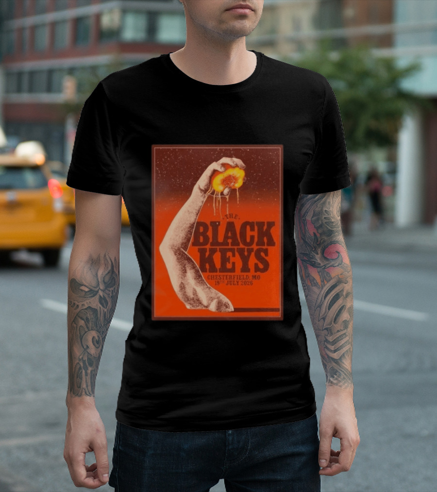 The Black Keys Chesterfield MO July 19 2026 Concert Vintage Hand Holding Peach T-Shirt