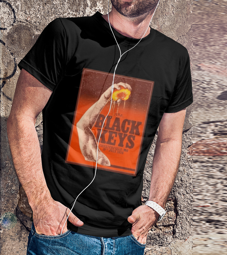 The Black Keys Chesterfield MO July 19 2026 Concert Vintage Hand Holding Peach T-Shirt
