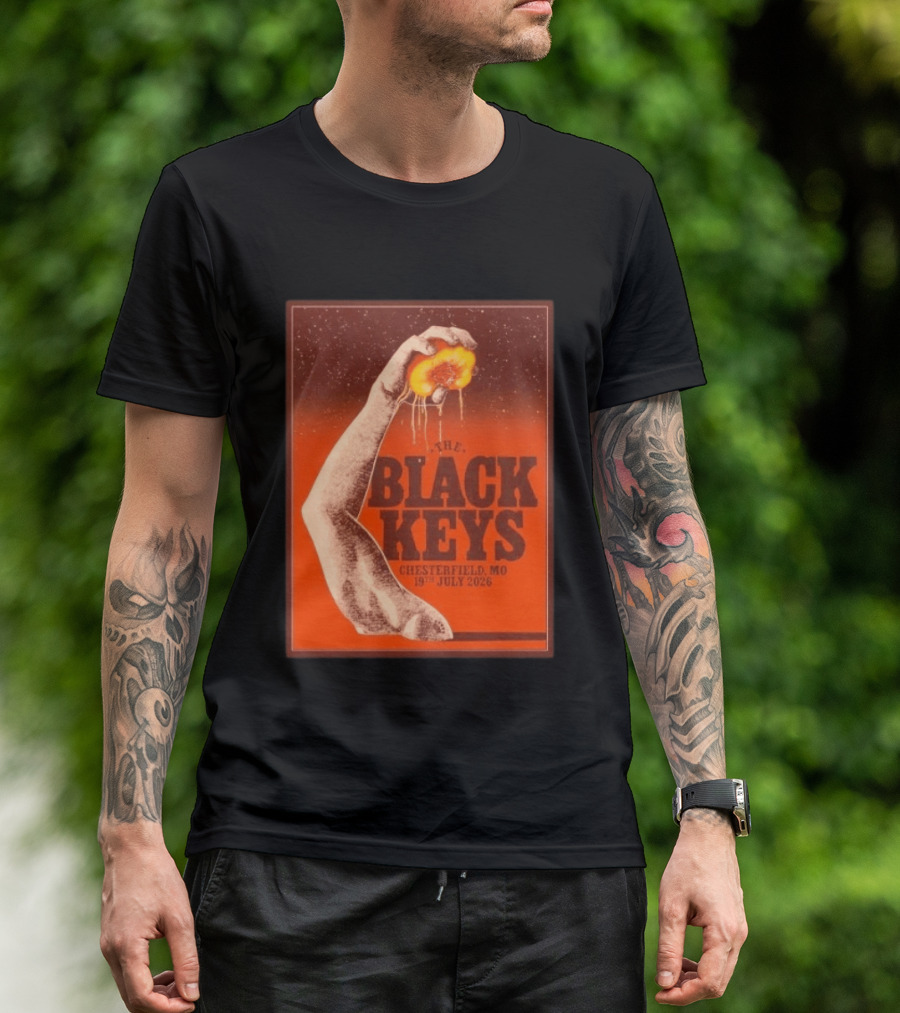 The Black Keys Chesterfield MO July 19 2026 Concert Vintage Hand Holding Peach T-Shirt