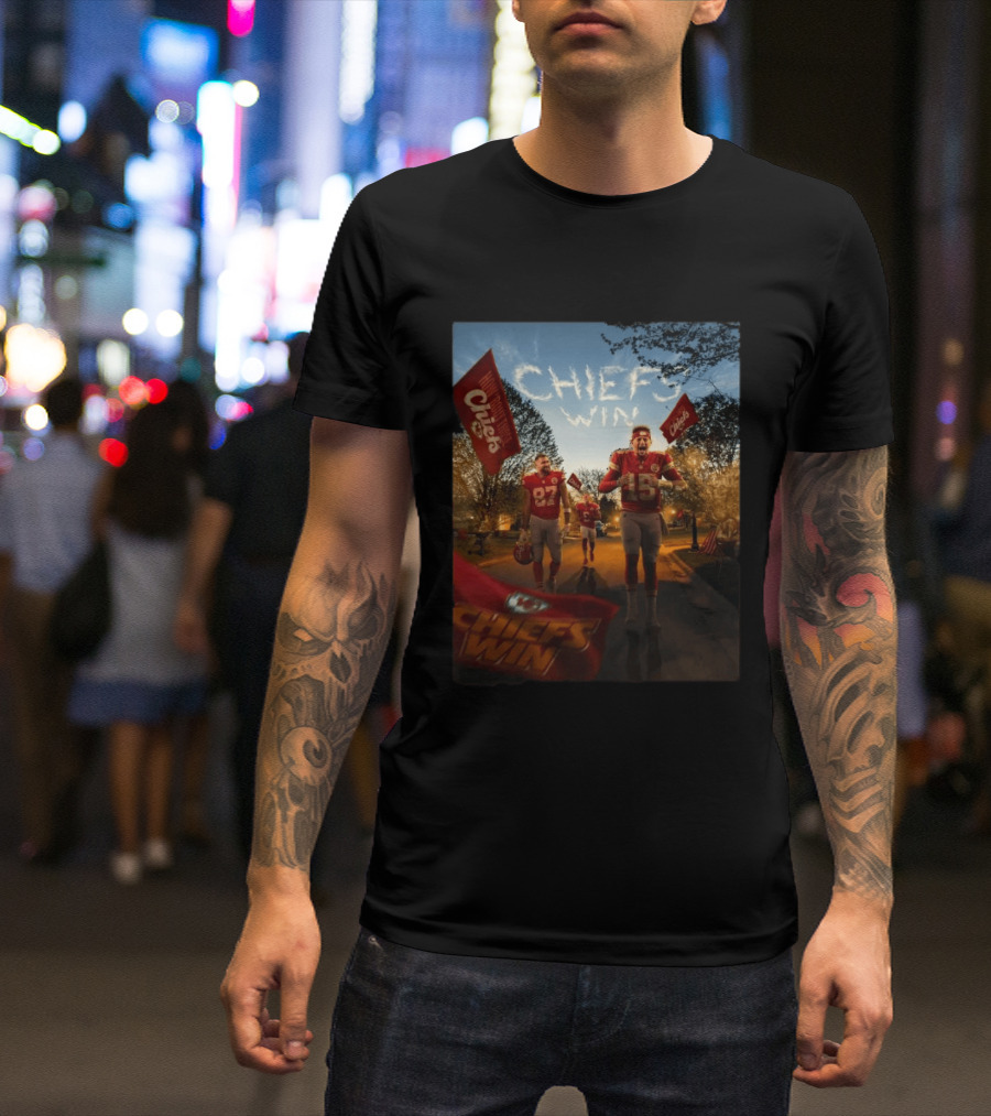 Kansas City Chiefs Winning Moment Patrick Mahomes Travis Kelce Chiefs Win T-Shirt