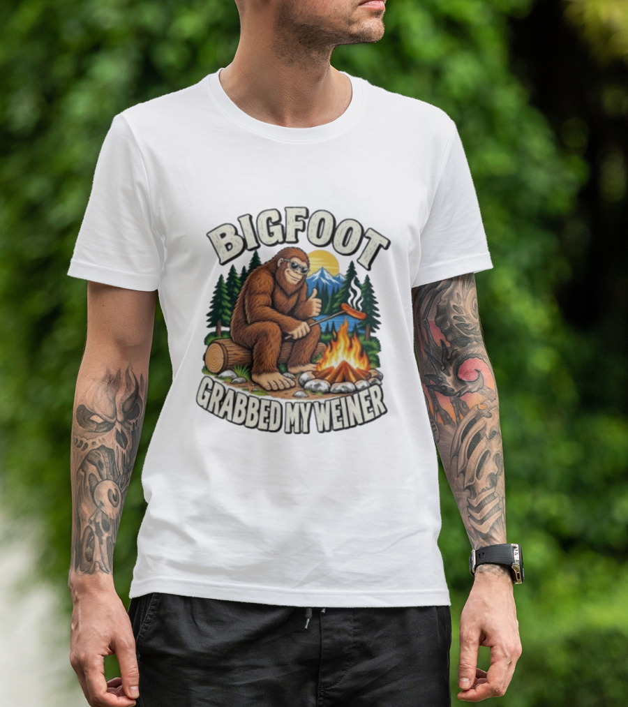 Bigfoot Grabbed My Weiner Sasquatch Campfire Scene T-Shirt