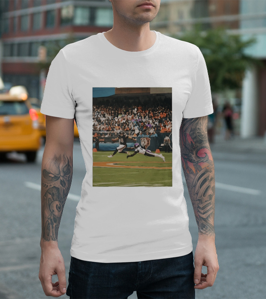 Chicago Bears Vs Minnesota Vikings NFL Game Action Sports Photo T-Shirt