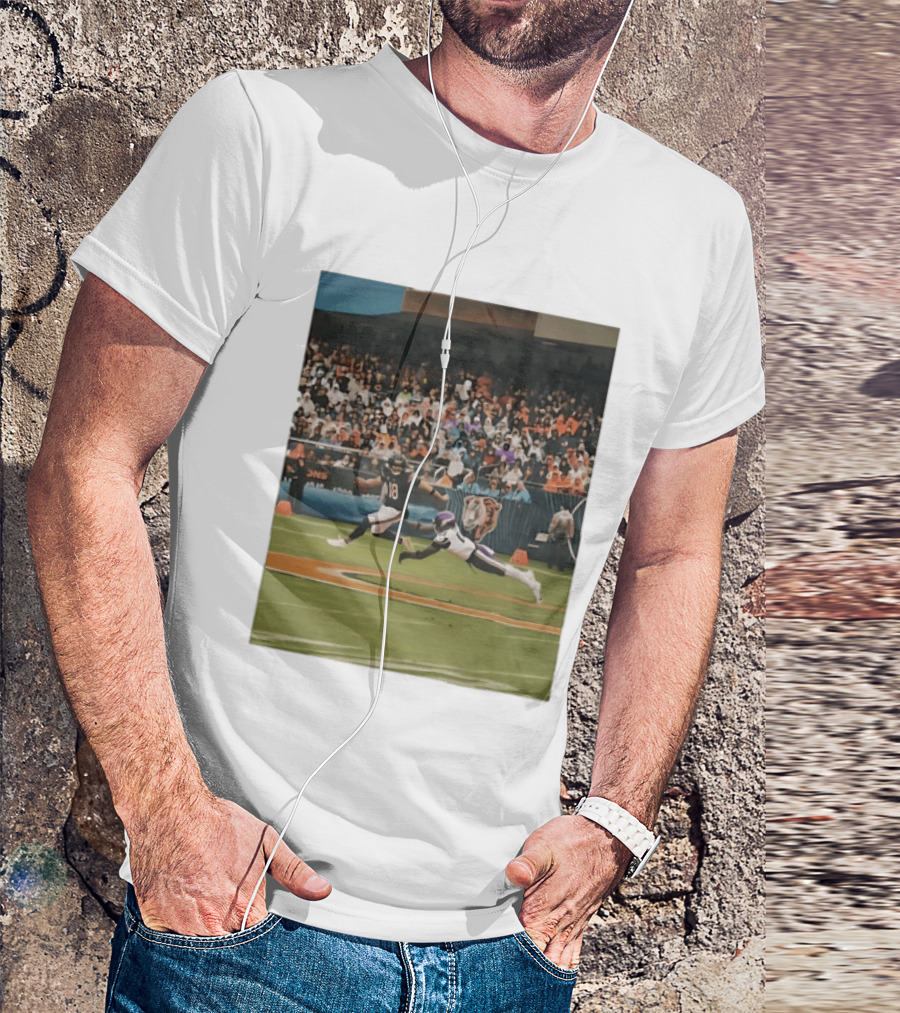 Chicago Bears Vs Minnesota Vikings NFL Game Action Sports Photo T-Shirt