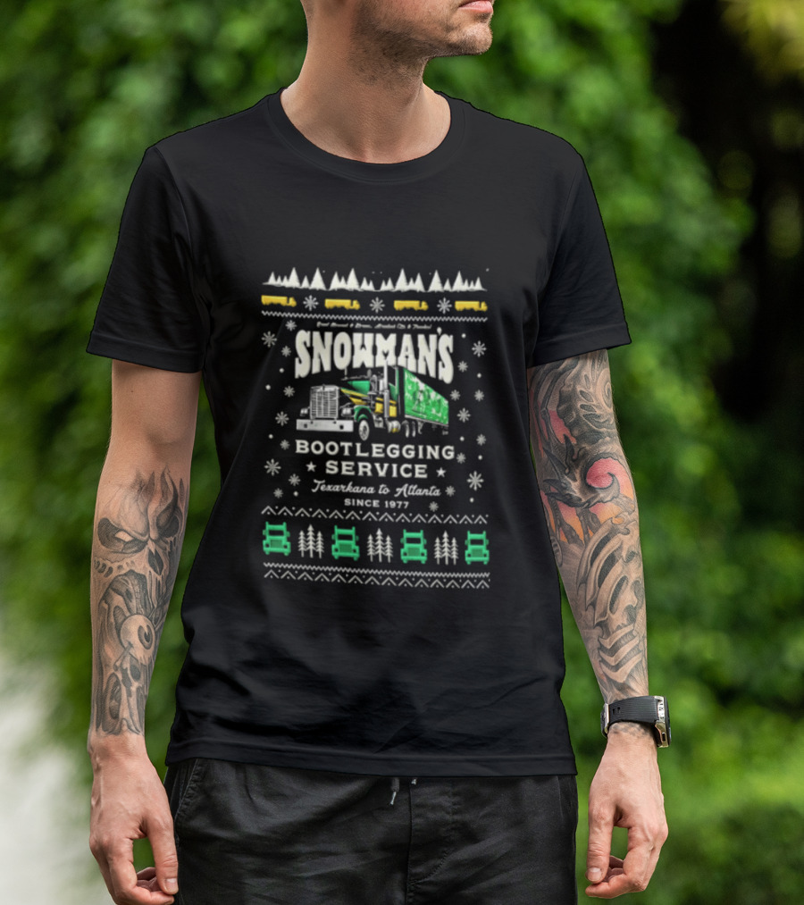 Snowmans Boot Service Texarkana To Atlanta 1977 Semi Truck Snowflakes Pine Trees Christmas T-Shirt